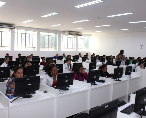 GRH aplica prova para auxiliares que desejam atuar como tcnicos de enfermagem no CHSL